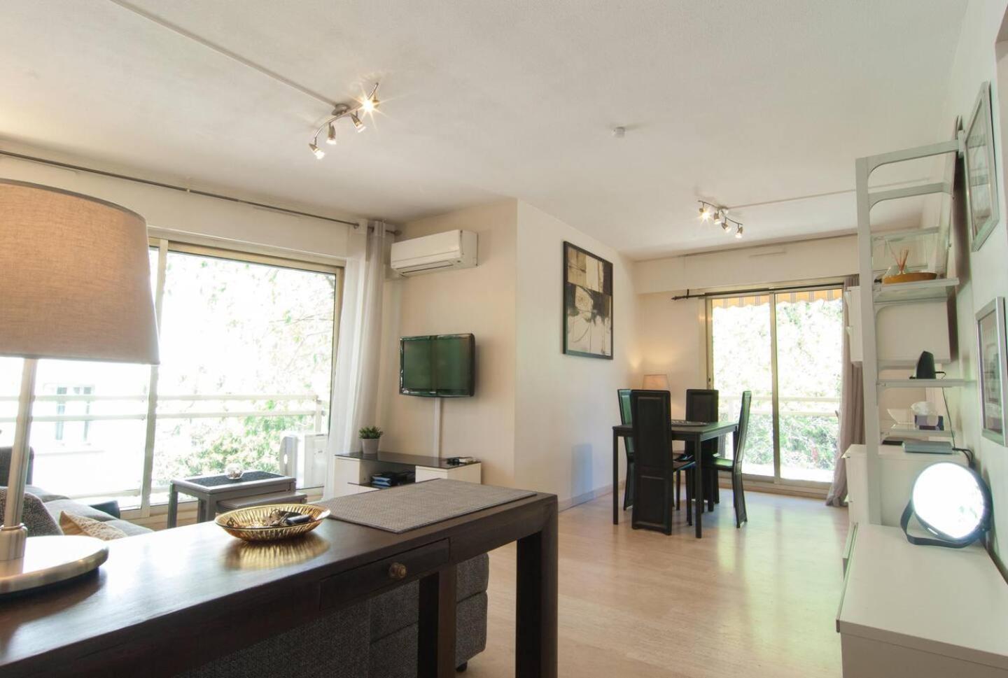 Elegant Apt W/2 Terraces/Mins To Beach & Shops Антиб Екстериор снимка