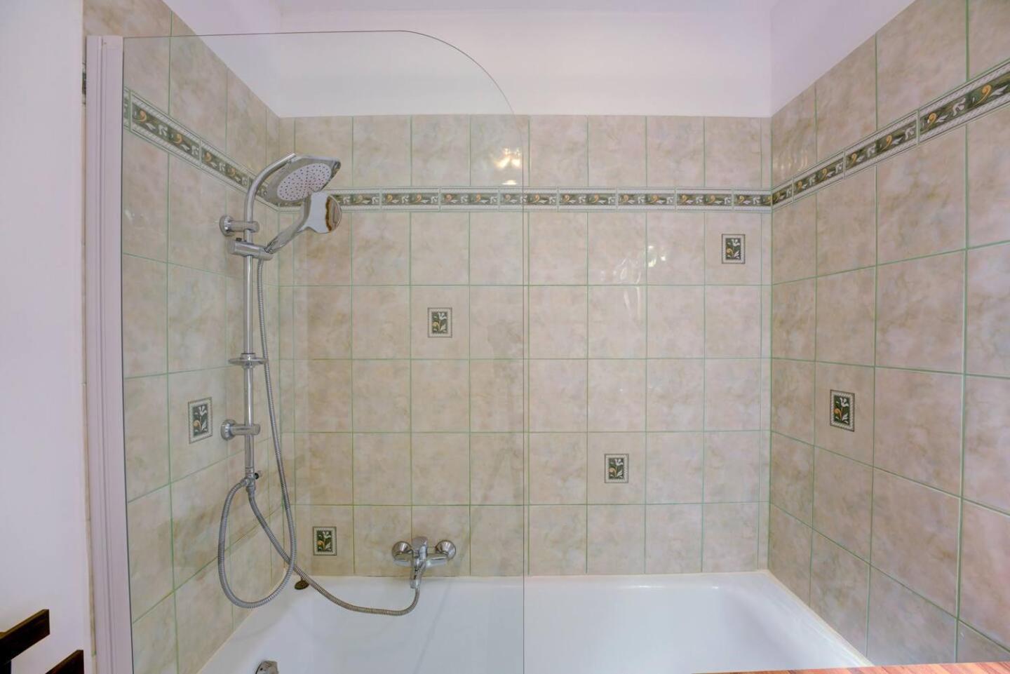 Elegant Apt W/2 Terraces/Mins To Beach & Shops Антиб Екстериор снимка