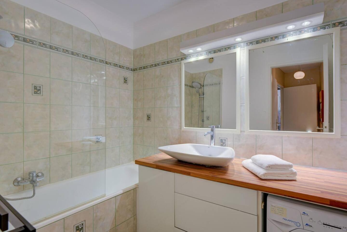 Elegant Apt W/2 Terraces/Mins To Beach & Shops Антиб Екстериор снимка