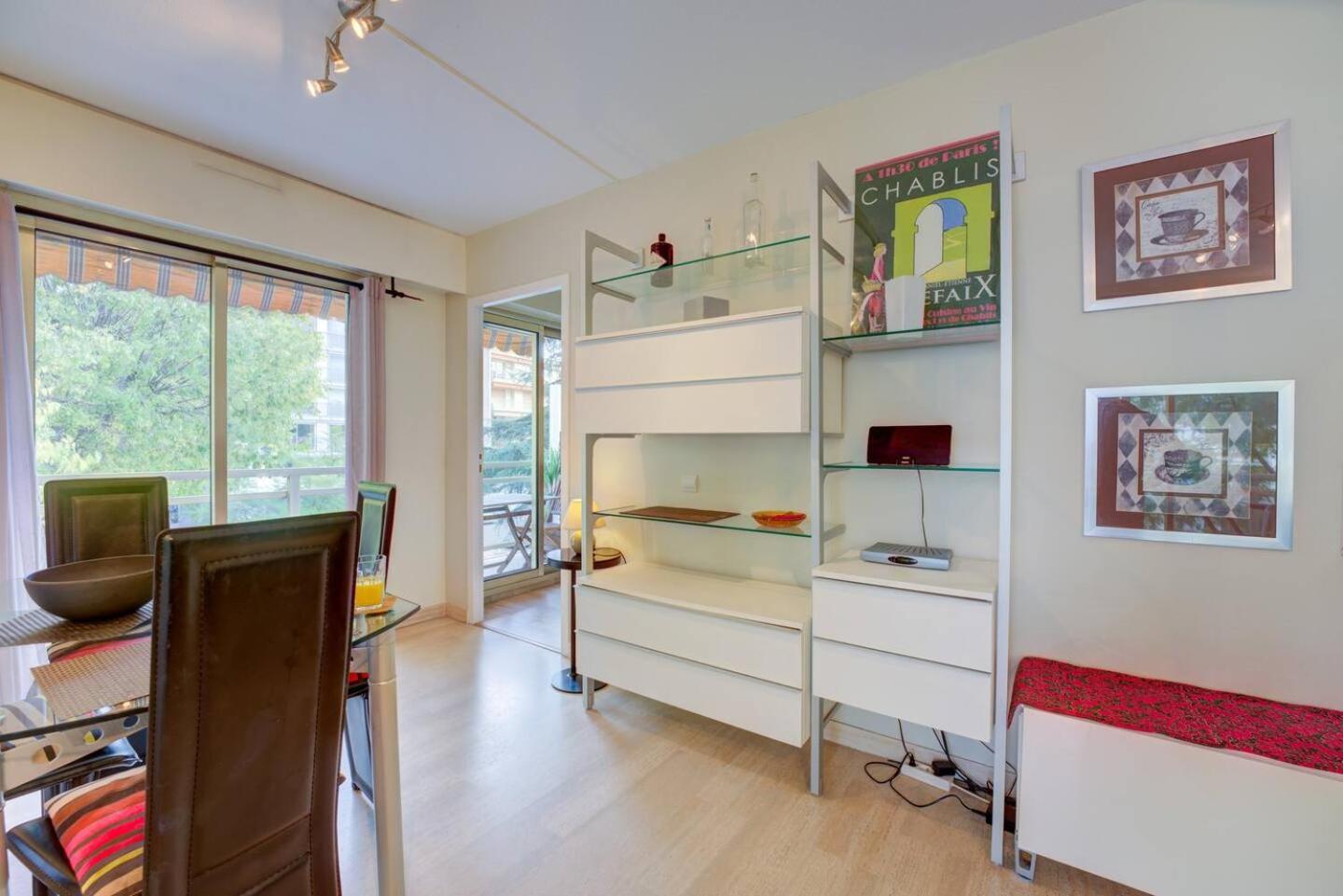 Elegant Apt W/2 Terraces/Mins To Beach & Shops Антиб Екстериор снимка